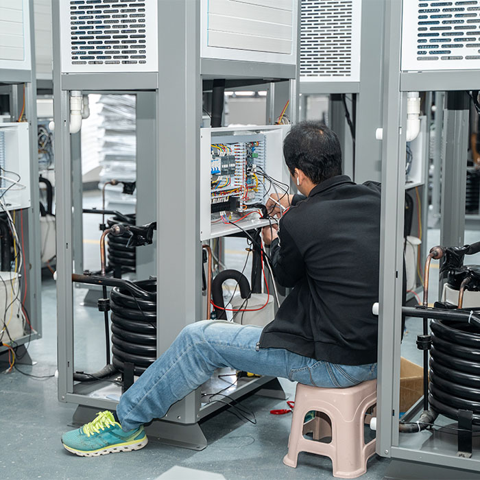 如(rú)何保持工(gōng)業(yè)空(kōng)調的(de)制(zhì)冷(lěng)效果